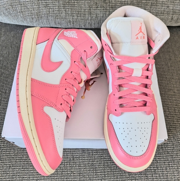 Wmns Air Jordan 1 Mid "Guava Ice" Size 10 - Picture 4 of 7